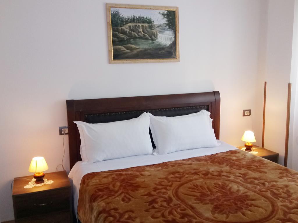 Guesthouse Villa Juri Berat Extérieur photo