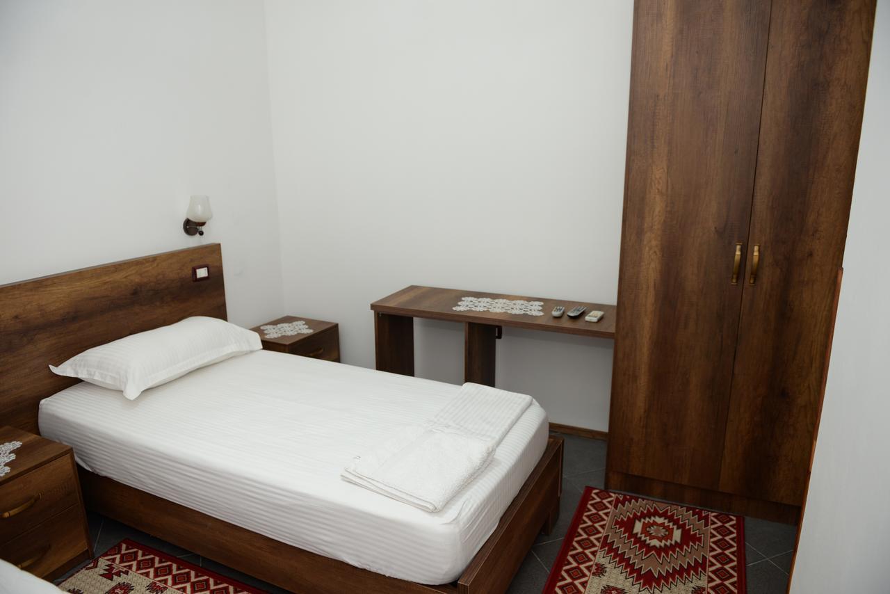 Guesthouse Villa Juri Berat Extérieur photo