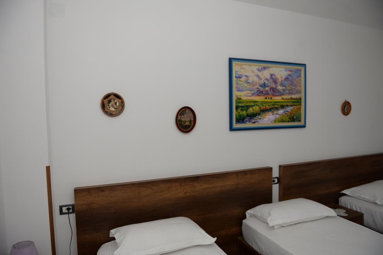Guesthouse Villa Juri Berat Extérieur photo