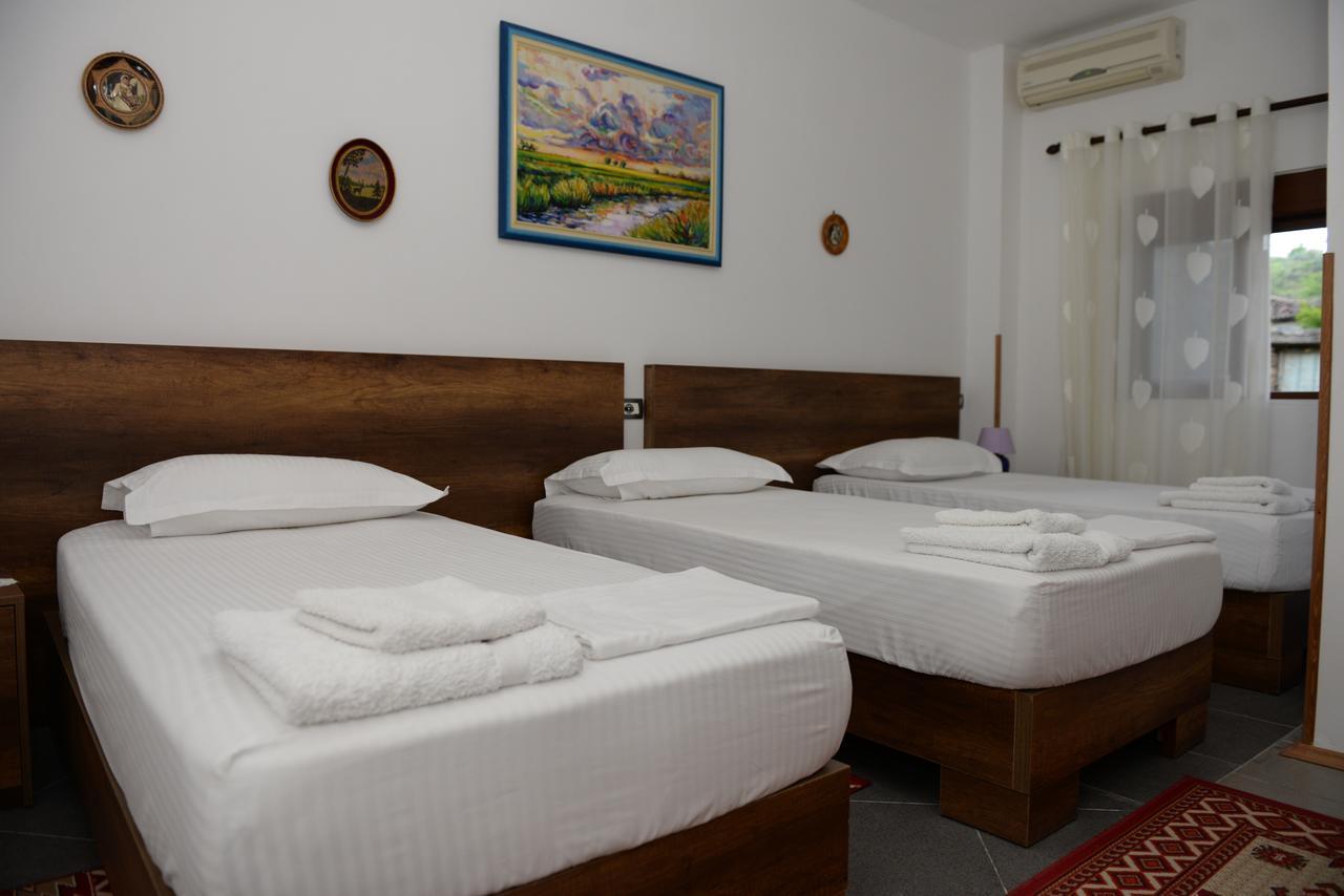 Guesthouse Villa Juri Berat Extérieur photo