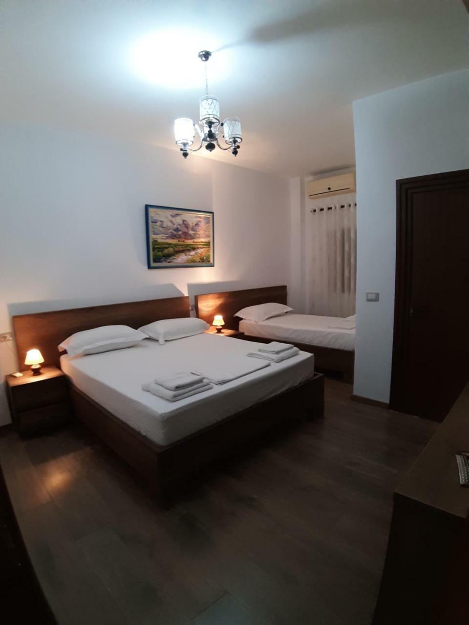 Guesthouse Villa Juri Berat Extérieur photo